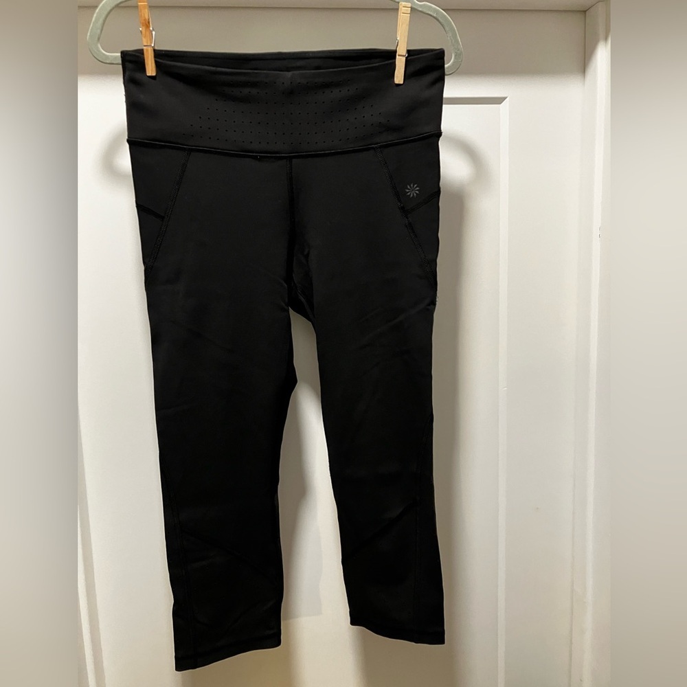 Athleta Women's Black Stealth Trucool Capri Leggings Size M